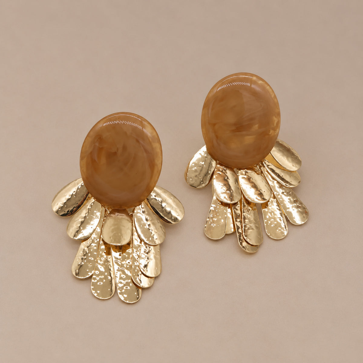Boucles d'oreilles beige dorée